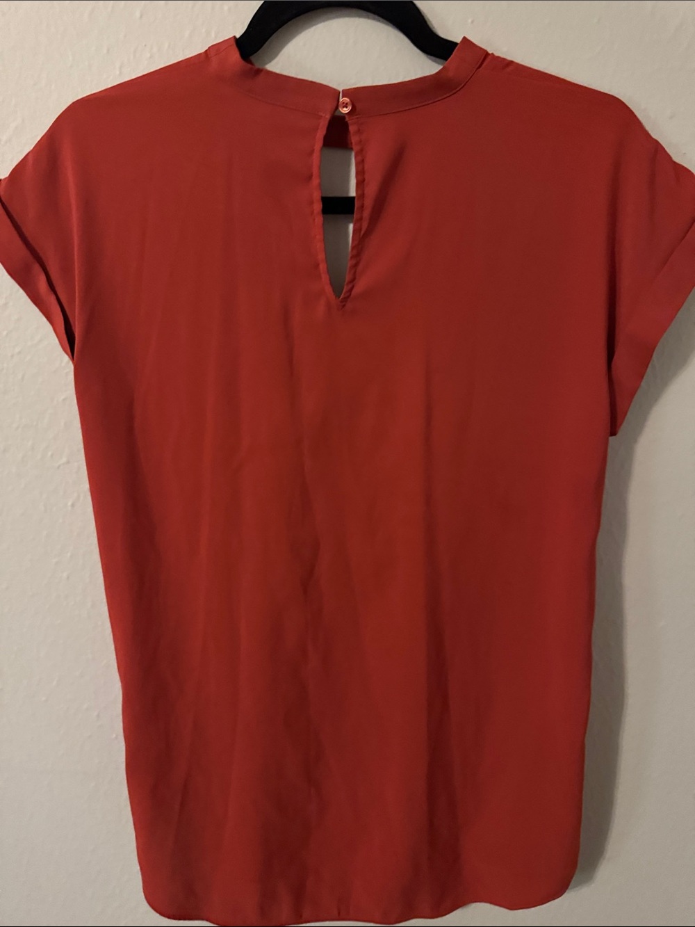 Express Rust Red Keyhole V-Neck Short Sleeve Blouse - Picture 2 of 4